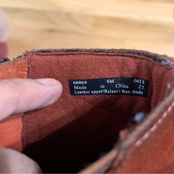 Clarks Women's Pause
Camelia Boot Size 8M Block
Heel Chelsea Red Suede Pull
On - Picture 11 of 12